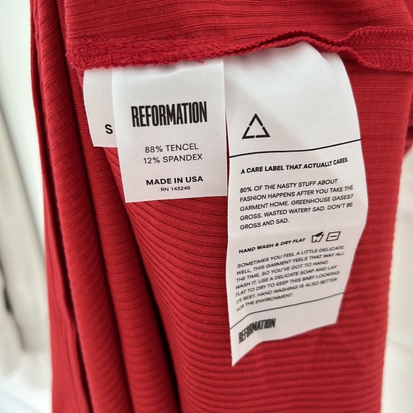 REFORMATION red ribbed midi dress size small - Picture 3 of 3